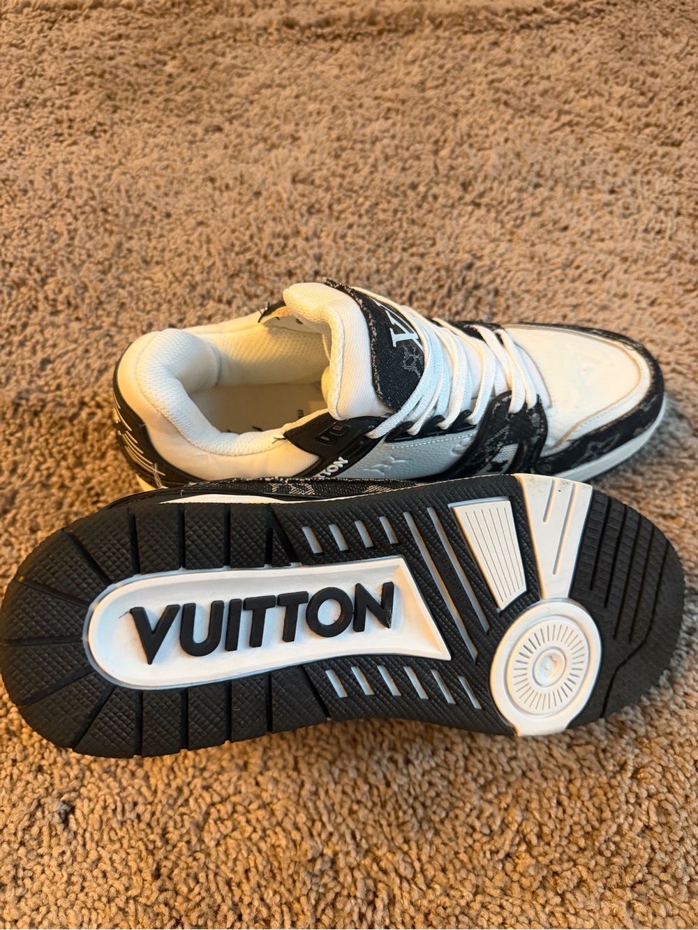 Louis Vuitton Men’s White and Black Low-Top Sneakers